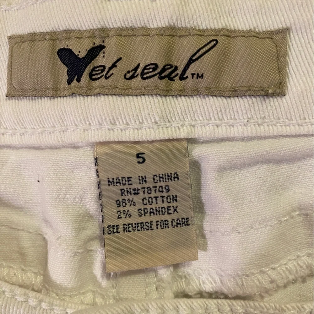 Wet Seal Low Rise Distressed Jean Shorts White Denim Ladies  5 - Picture 4 of 10